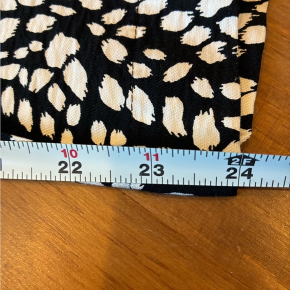 Simply Vera Vera Wang Black and White Abstract Wide Leg Pants - Picture 10 of 10